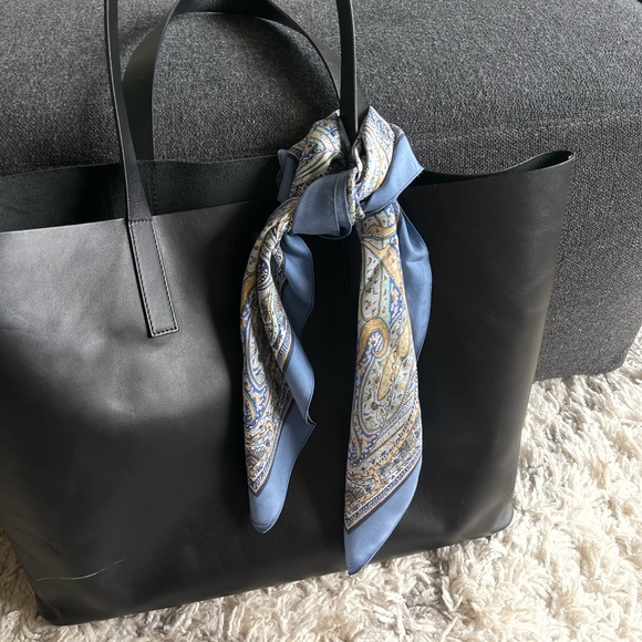 Liberty of London 100% silk scarf - Picture 1 of 4